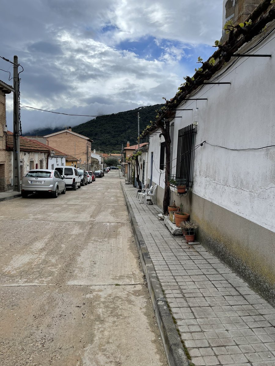 Teodoro79Valle's tweet photo. A unos 80 kilómetros de Madrid y otros tantos de Ávila y Toledo, la villa de Cenicientos guarda uno de los enigmas arqueológicos más interesantes de la provincia “La Piedra Escrita” @PPCenicientos  @cenicientos @CFCENICIENTOS https://t.co/WDXp2XcRn1