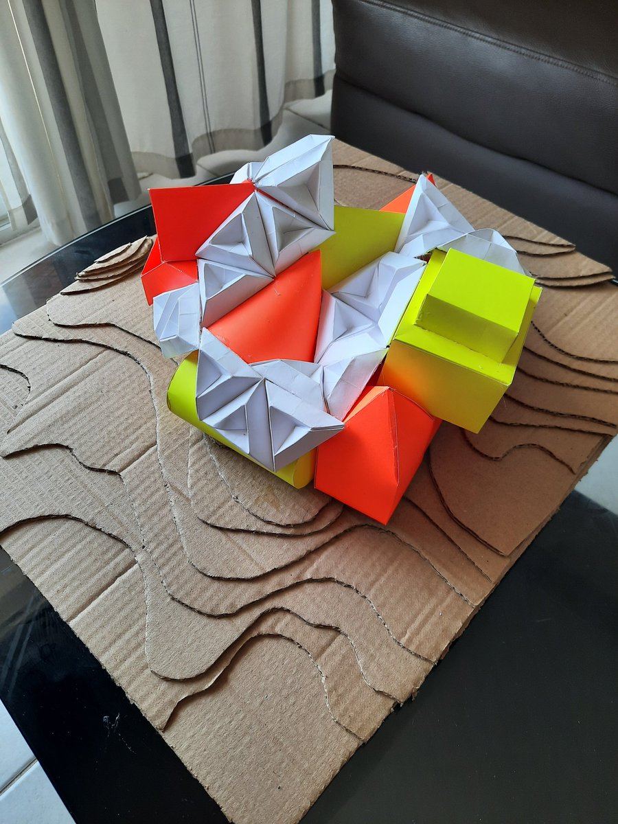 _MarLau_'s tweet photo. #Correcion  #TecnicaDeArmado #VolumenesBasicosYCompuestosConOrigami #TecnicasDeRepresentacion @SeccionD   @cardonarichard  @notiuru @arquitecturauru #rjmc2021a  #MariaLauraCastro https://t.co/p7DQrnSfgO