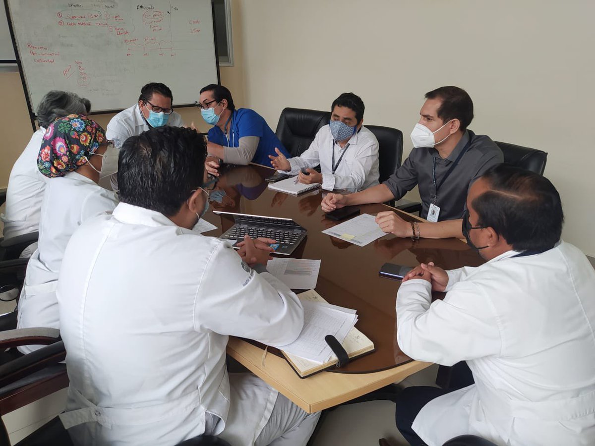 HGuayaquil's tweet photo. #HOY | @PauloBonillaA, Director Asistencial @HGuayaquil, mantiene reunión de trabajo con Coordinadores de servicios, con el objetivo de garantizar la atención ininterrumpida y el abastecimiento total de insumos y medicamentos a beneficios de la ciudadanía. #ActivadosPorLaSalud https://t.co/N6h9PQEXPy