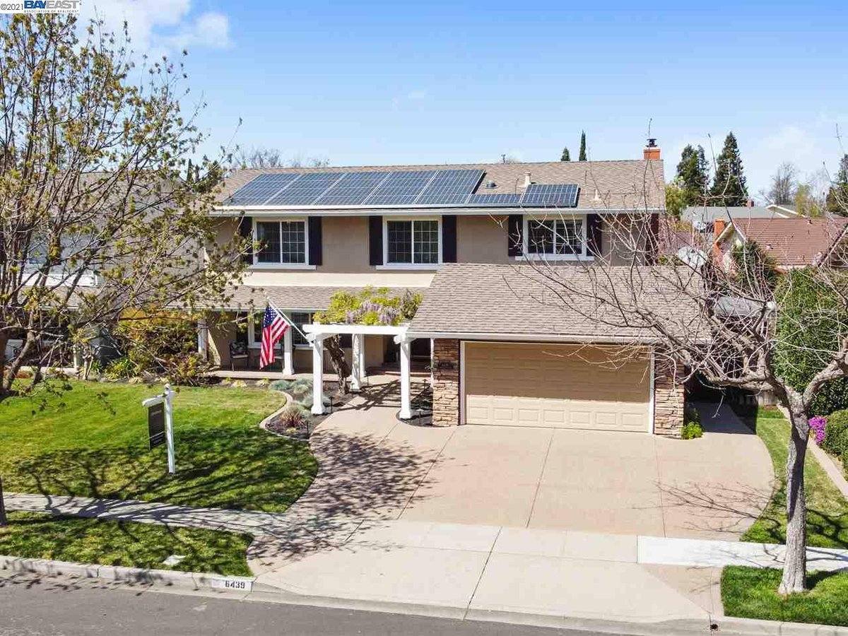 RealtorAdvocate's tweet photo. JUST LISTED!

🏡 6439 Paseo Santa Cruz, Pleasanton

This amazing home is upgraded throughout and ready to enjoy!

Newer front hardscape with arbor &amp; ledge rock exterior.

• 5 Bedroom
• 2.5 Bath
• 2,469 sqft

Listed at $1,589,000

Tim McGuire
915-895-9950
DRE 01349446 https://t.co/UcVSr3Wq9l
