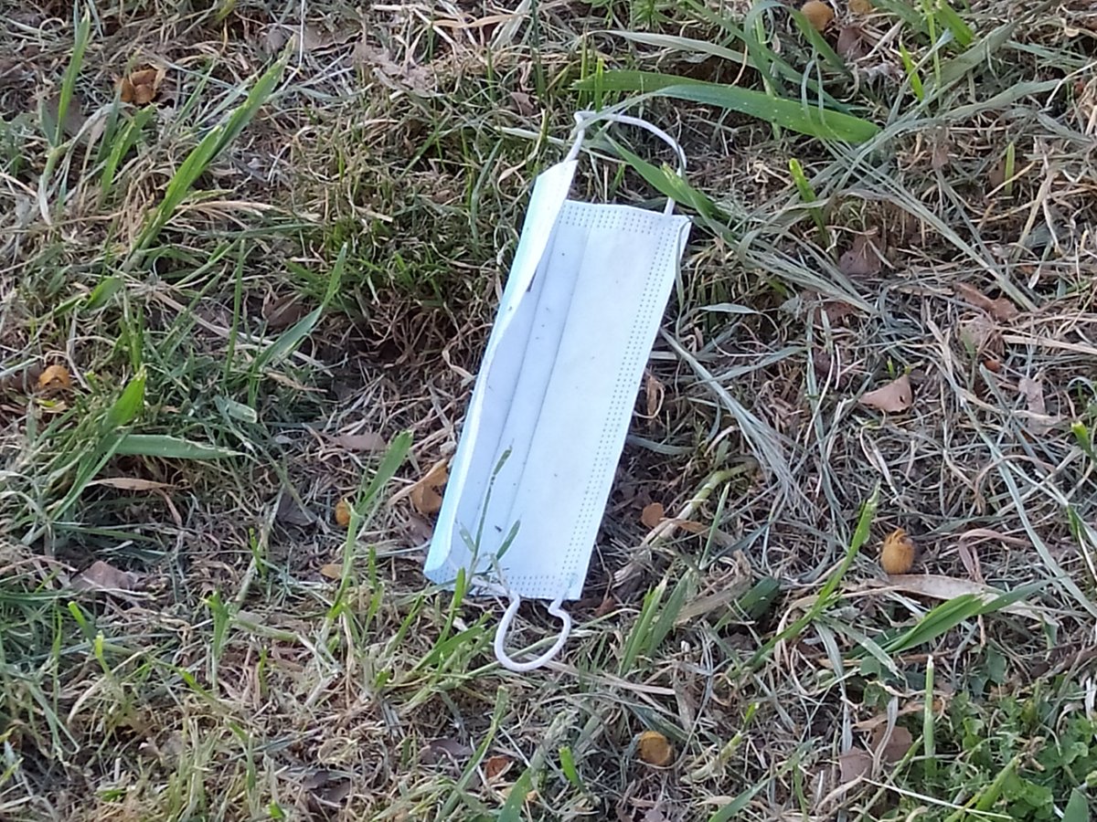 FightFo25639606's tweet image. COVID19 pandemic is not an excuse to not respect the environment! The mask on your face not on the ground!#Environment #UNEnvironmentProgramme