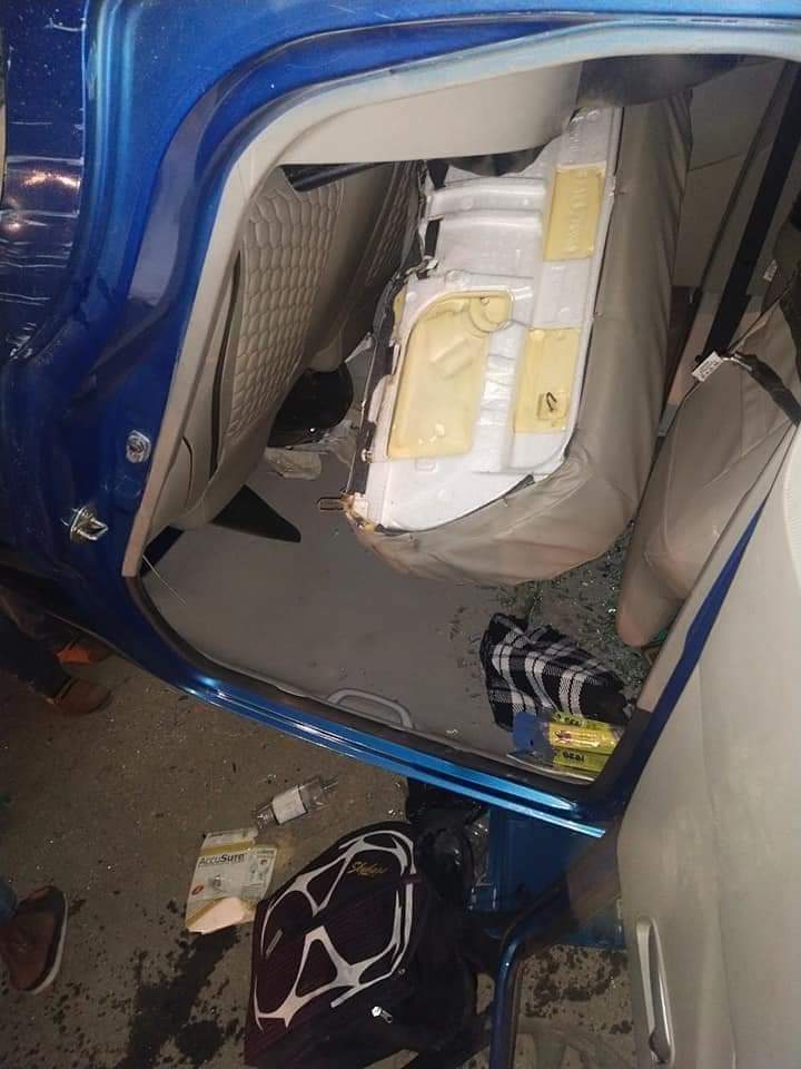ANSARY4U's tweet photo. EVM in private Vehicle without any officer... Assam https://t.co/okweofVwK5