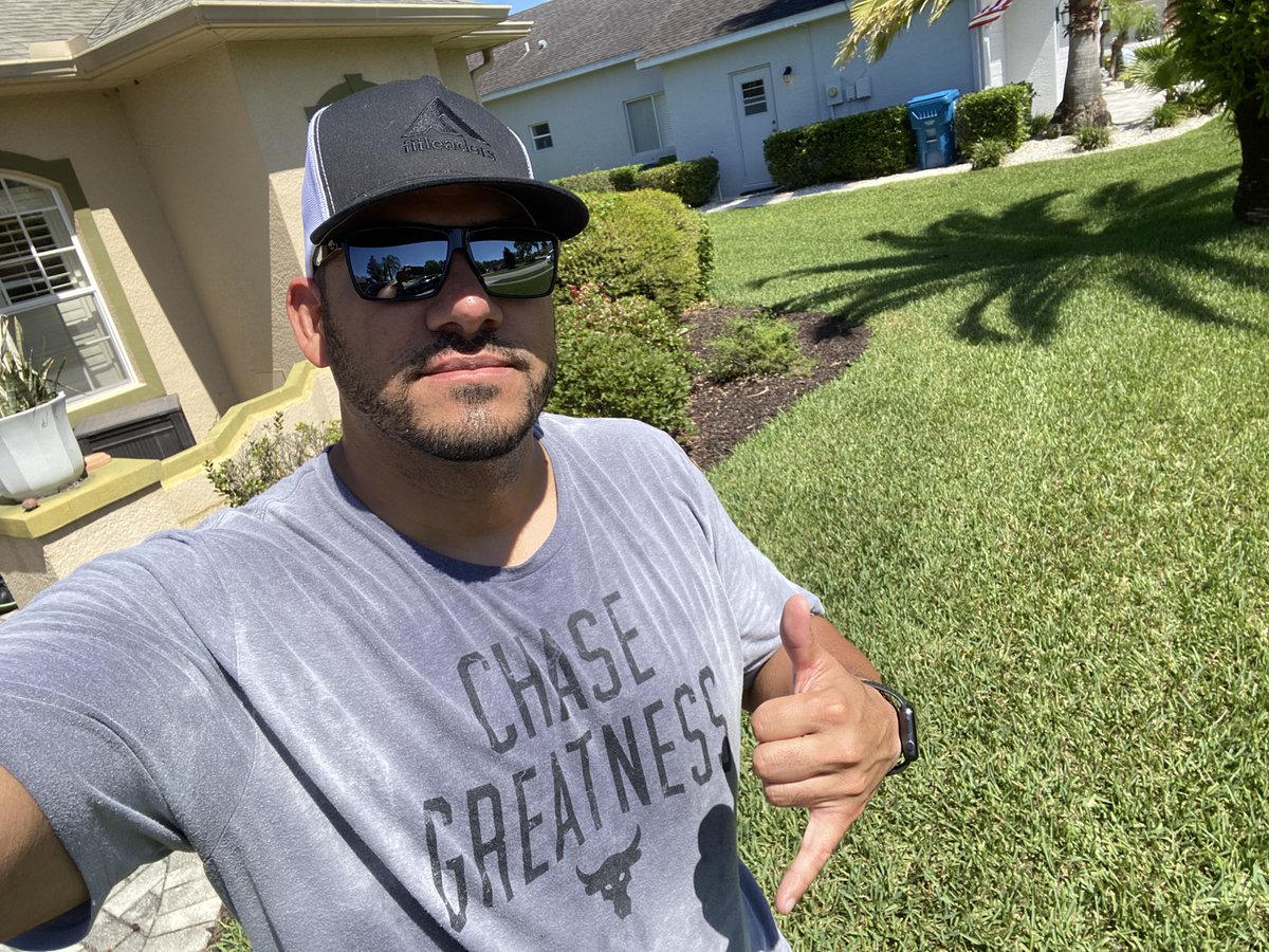 MikeLastra57's tweet photo. Good Friday workout ✅
Rocking my @ProjectRock #ChaseGreatness tee and my @fit_leaders 🧢 for my #Fitleaders April Fitness Challenge #FridaySwag 👊
Have a great Easter Weekend everyone!!!! https://t.co/cXuSiRyDde