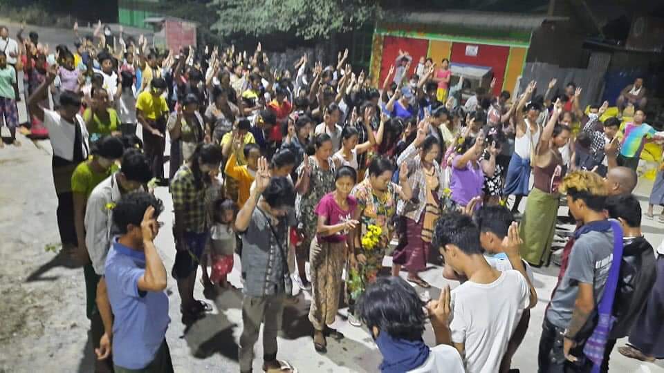 AyeChan73647512's tweet photo. #April2ndCoup 
#SaveMyanmarDemocracy 
#AgainstMyanmarMilitaryCoup 
#Mandalay https://t.co/DofAnGzXy1