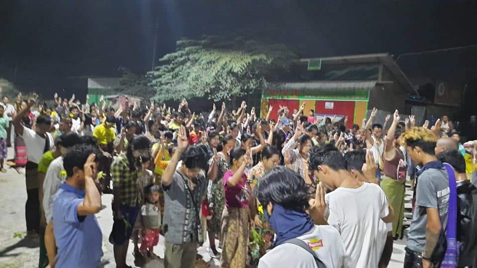 AyeChan73647512's tweet photo. #April2ndCoup 
#SaveMyanmarDemocracy 
#AgainstMyanmarMilitaryCoup 
#Mandalay https://t.co/DofAnGzXy1