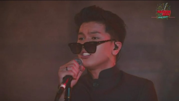 adawiyahyusoff_'s tweet photo. Thankyou for tonight @HaqiemRusli ❤️✨ Lagu yg akem perform semua best2.. tapi lagu baru Hitam Saksi Putih tu serious sedapp 😭 Harap pada masa akan dtg, haqiem dpt buat konsert lagi hehe.. We want moree!! @QIEMILIO 

#virtualconcerthaqiemrusli
#2April2021 https://t.co/DNrB2clZCf