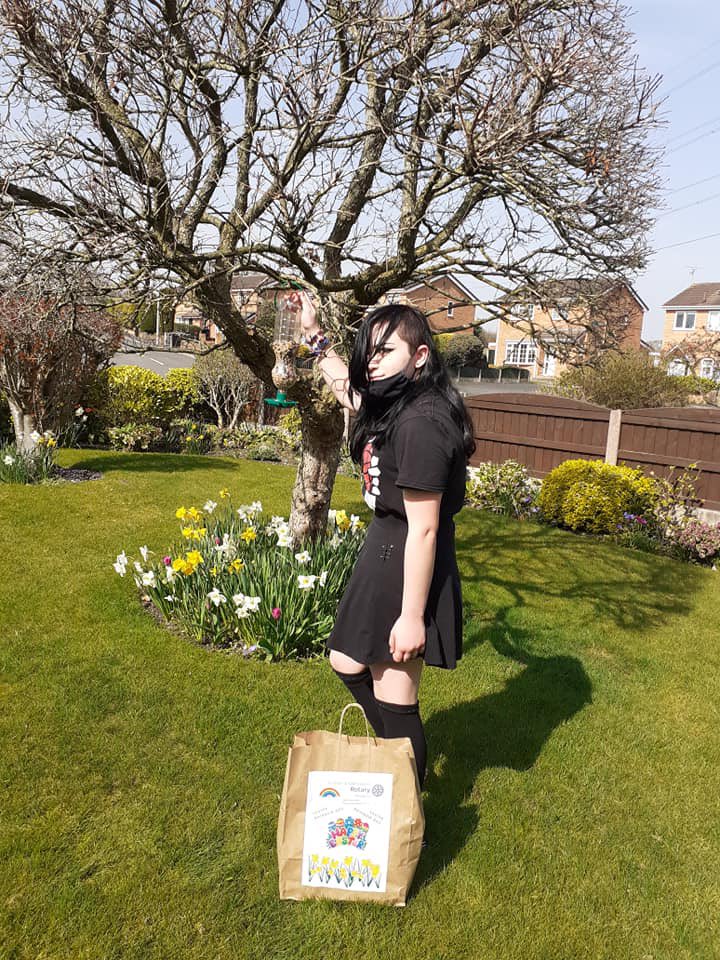 passport1180's tweet photo. Just some of the young people from Rhos Community Cafe,working with our Wrexham hub preparing the bird feeders & delivering the ๐๐ Easter bags and flowers to the elderly in their area.Thank you all and Happy Easter #rotaryworkingtogether https://t.co/kMKn6LNcVJ
