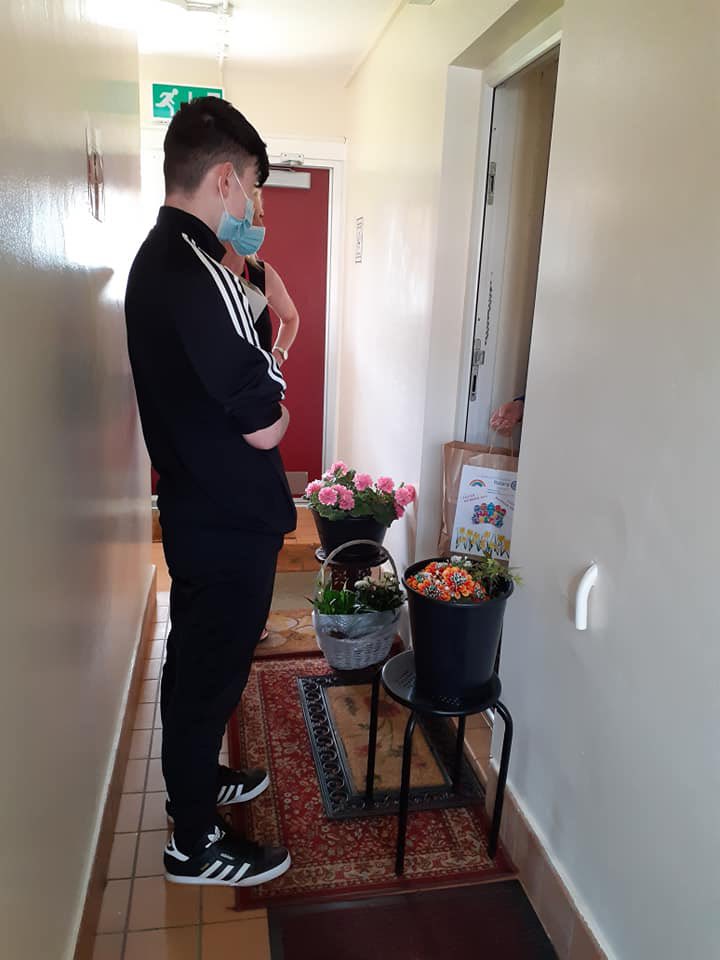 passport1180's tweet photo. Just some of the young people from Rhos Community Cafe,working with our Wrexham hub preparing the bird feeders & delivering the ๐๐ Easter bags and flowers to the elderly in their area.Thank you all and Happy Easter #rotaryworkingtogether https://t.co/kMKn6LNcVJ