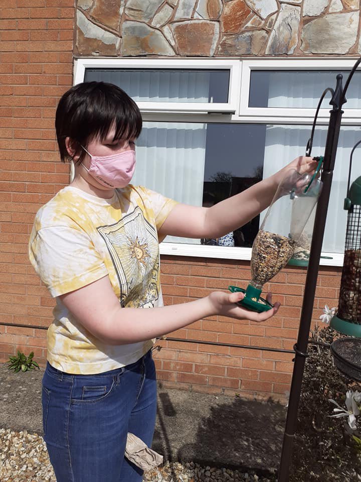 passport1180's tweet photo. Just some of the young people from Rhos Community Cafe,working with our Wrexham hub preparing the bird feeders & delivering the ๐๐ Easter bags and flowers to the elderly in their area.Thank you all and Happy Easter #rotaryworkingtogether https://t.co/kMKn6LNcVJ