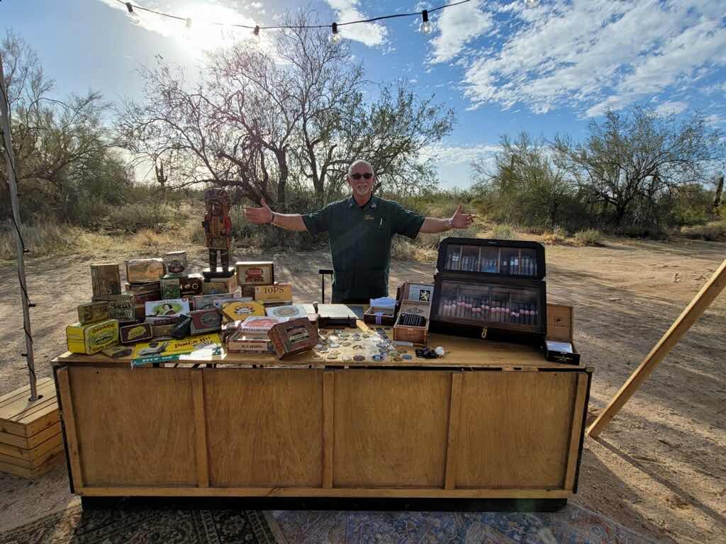 FumarCigars's tweet photo. You can put a party anywhere, and we’ll roll the cigars and entertain your guests!

Office of the day: middle of the desert. Today we’re not in a foxhole in a Third World country, though we’ve hosted and  entertained our soldiers around the world that way, it’s AZ today! https://t.co/l9dgX42PvX