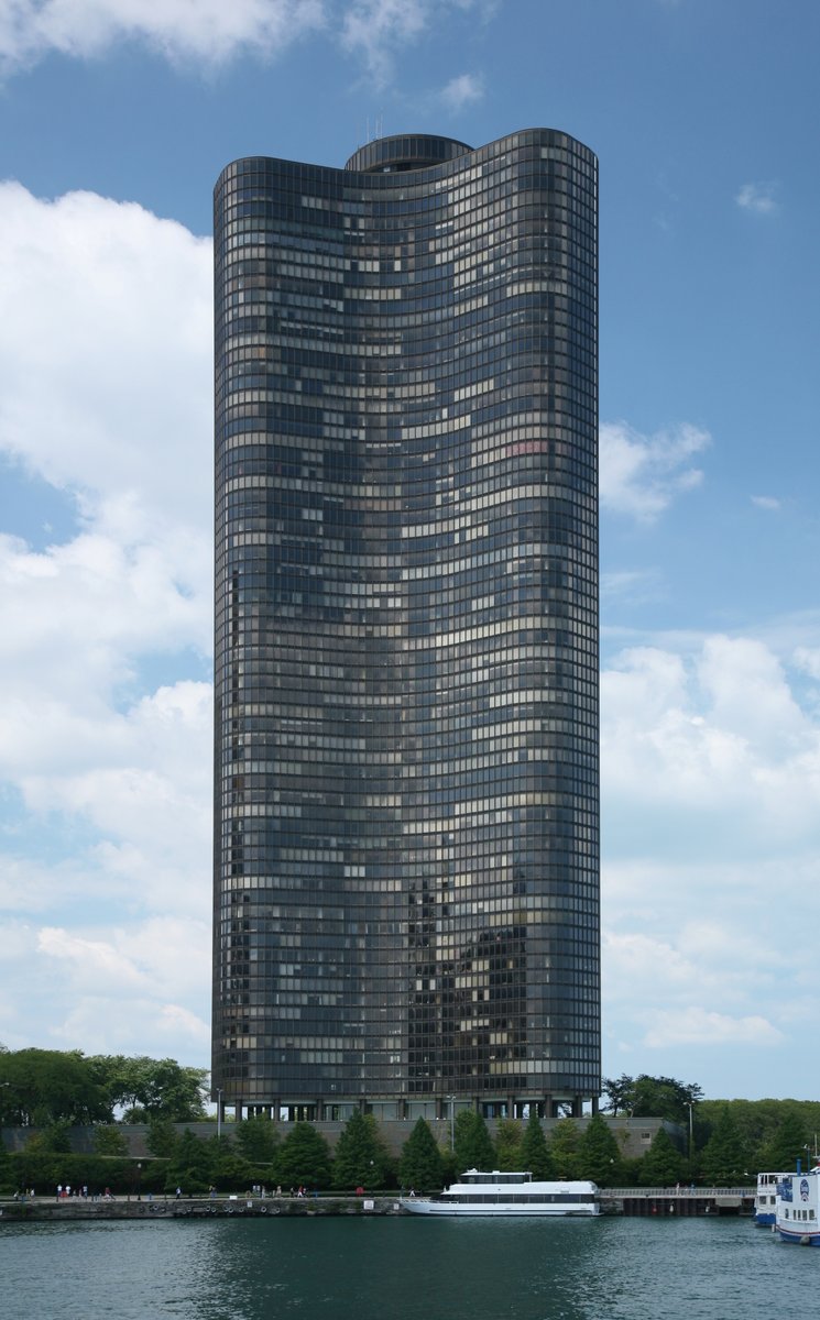 ArchiMaps's tweet photo. #LakePointTower (Schipporeit-Heinrich, 1968) is one of the best buildings of the so-called #SecondChicagoSchool: a new generation of architects influenced by the work of #MiesvanderRohe and his lessons at the #IIT. 
📷  : Daniel Schwen / CC BY-SA 4.0
#chicago #archimaps https://t.co/0FpTYWz2L3