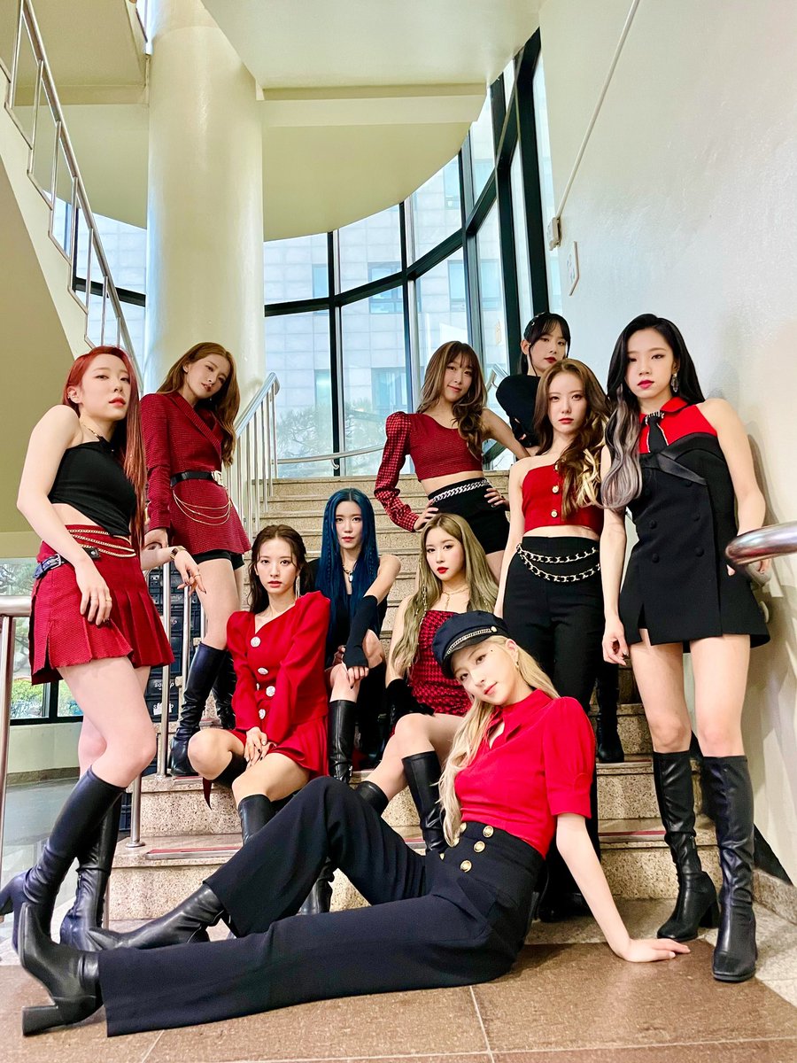ddoobin's tweet photo. #UNNATURAL 🖤 ➡️ LAST DANCE 🤍

Our comeback stages on Music Bank are wrapped! Uwah, we’re so thrilled to be back on stage again. Let’s start this era with a positive heart! https://t.co/8RsClgYwLg