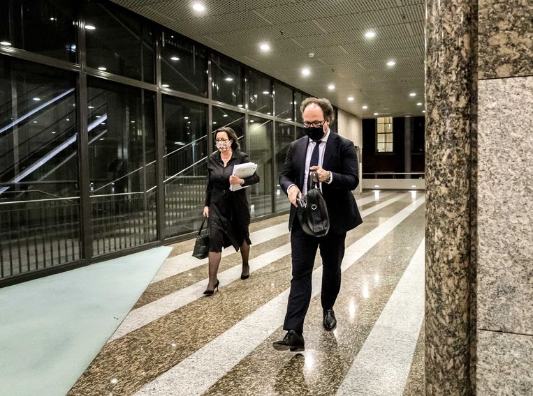 Kunnen die aantekeningen niet beter eerst in een tas gestopt worden?