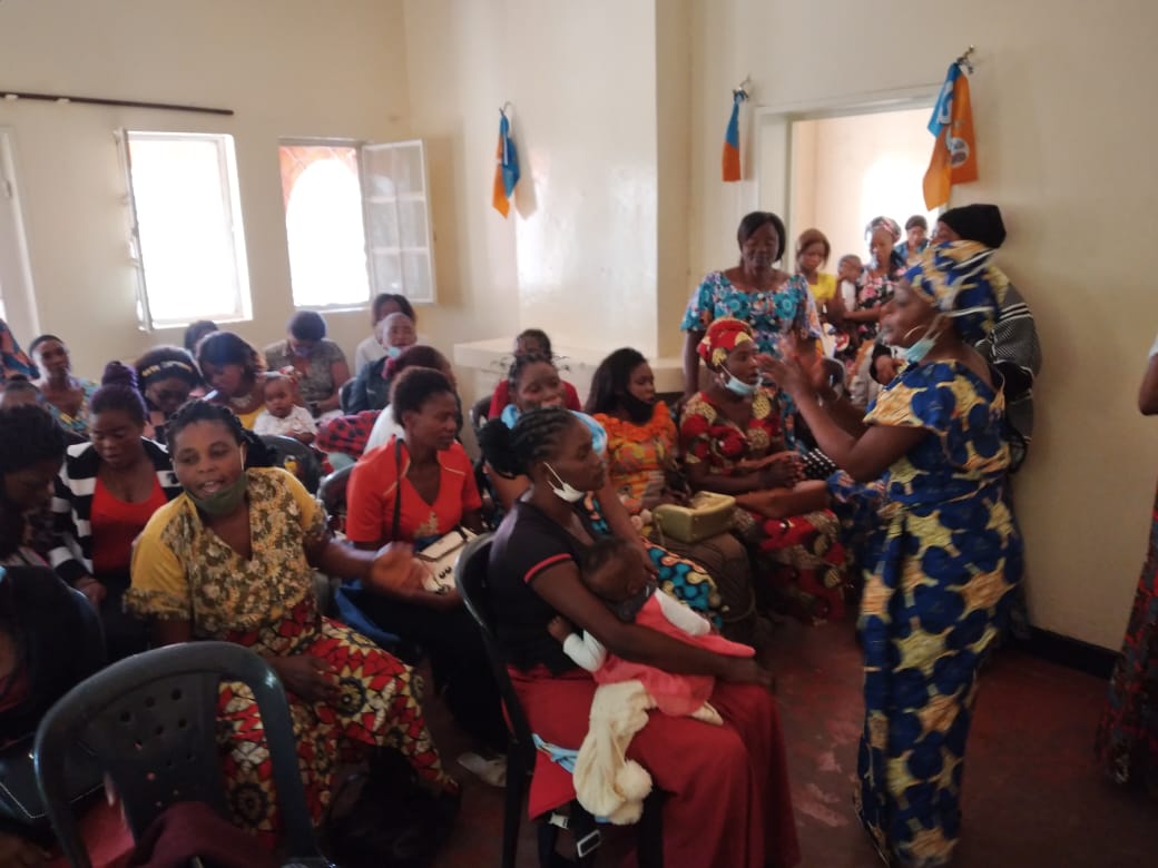 MscOfficiel's tweet photo. Le president Fédéral du Lualaba Serge KABAMBI a clôturé le mois de mars avec les mamans de MSC/Lualaba. https://t.co/8ZZSniUu17