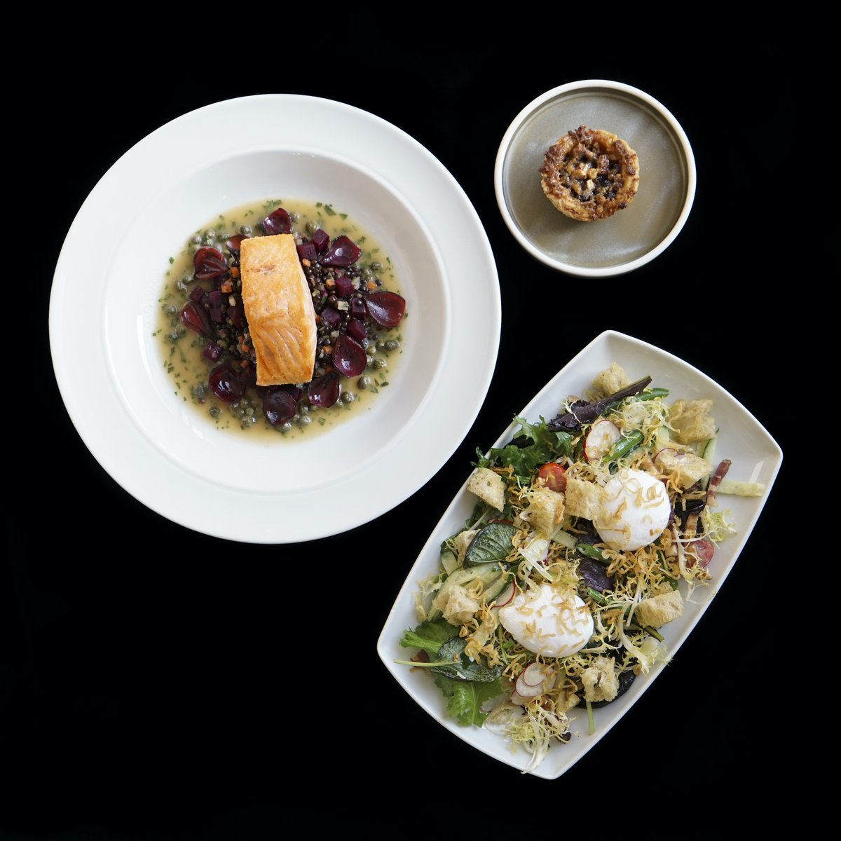 StratfordChef's tweet photo. ICYMI: Celebrating our Class of 2021, plus: Open Kitchen @ Home, SCS Summer Program, and more, in our weekly update!  https://t.co/P90RCEAY5j

#stratfordchefsschool #stratfordchefalumni #scsopenkitchen #lovestratford #cuisine #culinaryschool #stratfordon @stratfordccbia https://t.co/MrVfbXWUy5