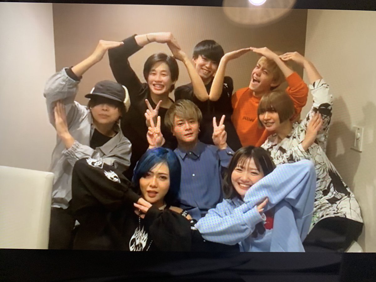 fan48's tweet photo. これからも応援してます！
#フォーエイト100万人おめでとう https://t.co/8OgwpZEVS1