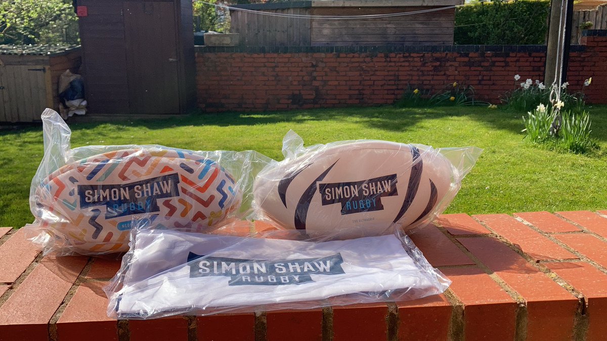 EveshamRFC's tweet photo. Cheeky little delivery from @shaw_rugby can’t wait to get these pumped up and test them out on Tuesday #deliveryday #goodballsmeansgoodrugby #definetlyworthbuying https://t.co/TxJ9H0JRso