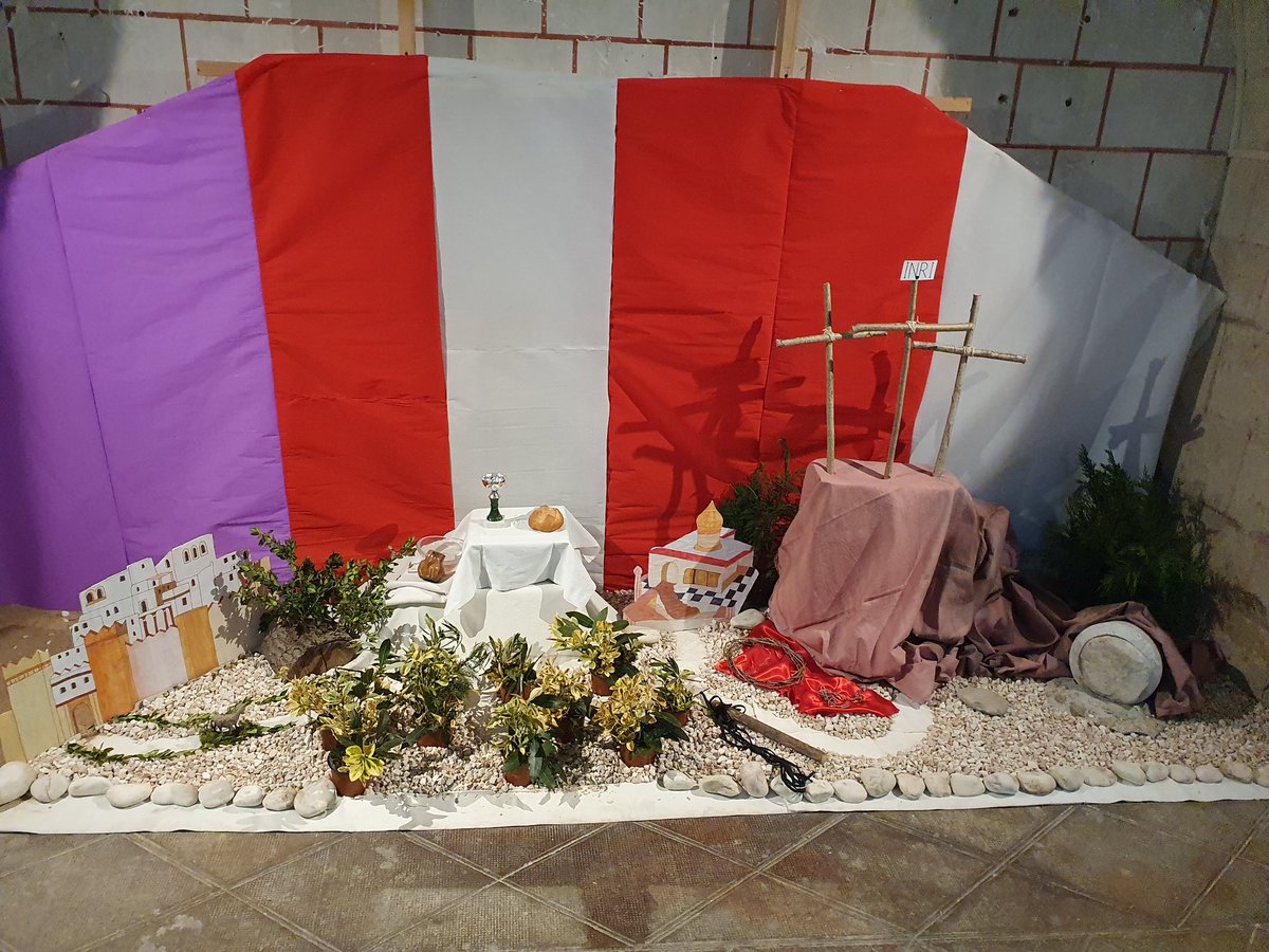 SainteTherese86's tweet photo. Ce matin du vendredi saint nous avons prié le chemin de croix en l'église Notre-Dame de Lencloître avec les mots des saints moines de Tibhirine dont le martyr était il y avait 25 ans. https://t.co/9fuaJxf9BQ
