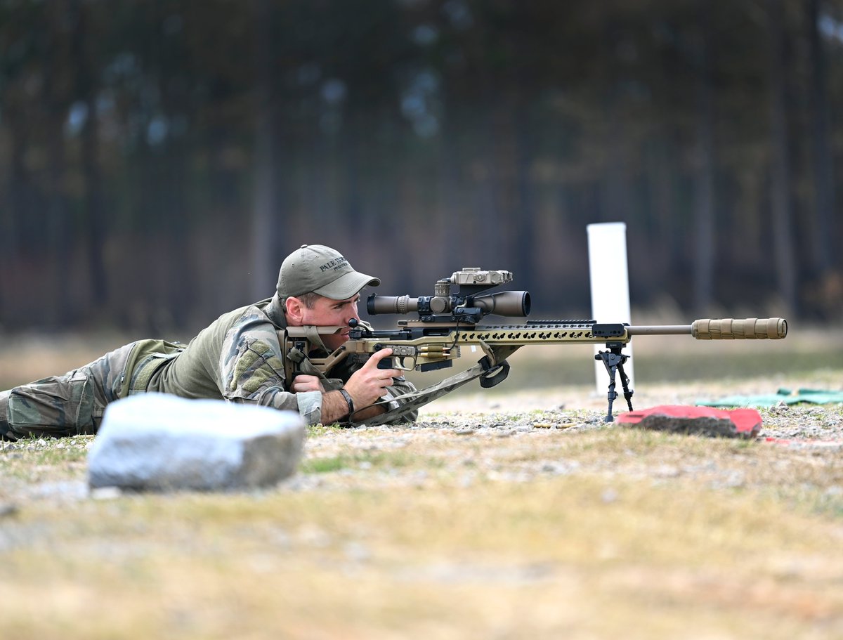 Southwood T Co Mdk0axbc2e アメリカ国で開催されたインターナショナル スナイパーコンペティションという狙撃競技に出ている人がアキュラシー インターナショナルのat Xというあたらしい狙撃銃を持っています