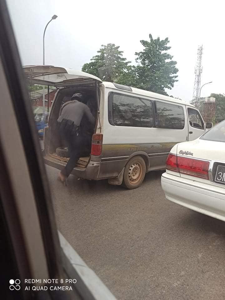 IrrawaddyNews's tweet photo. Dr. Nay Myo, a physician providing free medical treatment, was detained by plainclothes police in #Bago  on Friday afternoon. A witness said the doctor was taken away in a civilian vehicle after leaving his clinic which provided free treatment.

#WhatsHappeningInMyanmar https://t.co/5oQ08bwpzu