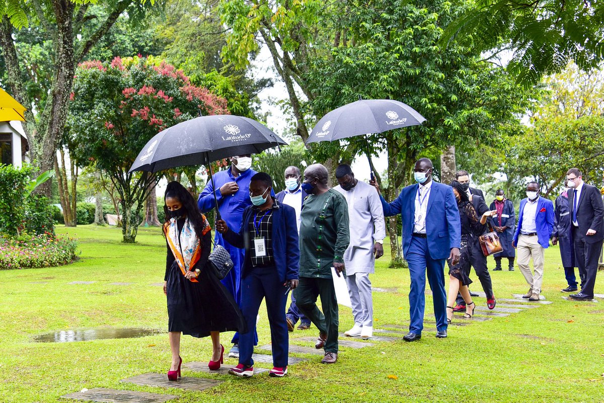 nyamadon's tweet photo. Famed artiste @Akon and wife, Rozina, received in Rwakitura by @KagutaMuseveni and @JanetMuseveni. The musician is part of a delegation of investors from US seeking to set up shop in Uganda. https://t.co/siAnKJo8il