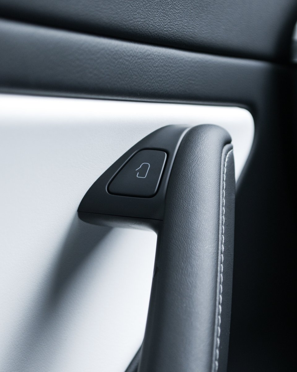 TheMstrBrothers's tweet photo. This week's video is on Tesla Driver Profiles. This is a Tesla handle (the button is to open the door). Enjoy.

__________
#themstrbrothers #tesla #teslamodel3 #teslamodel3refresh #teslamodel3longrange #teslacar #teslacars #teslalife #teslaowner  #teslamotors https://t.co/YDr0O5F9BD