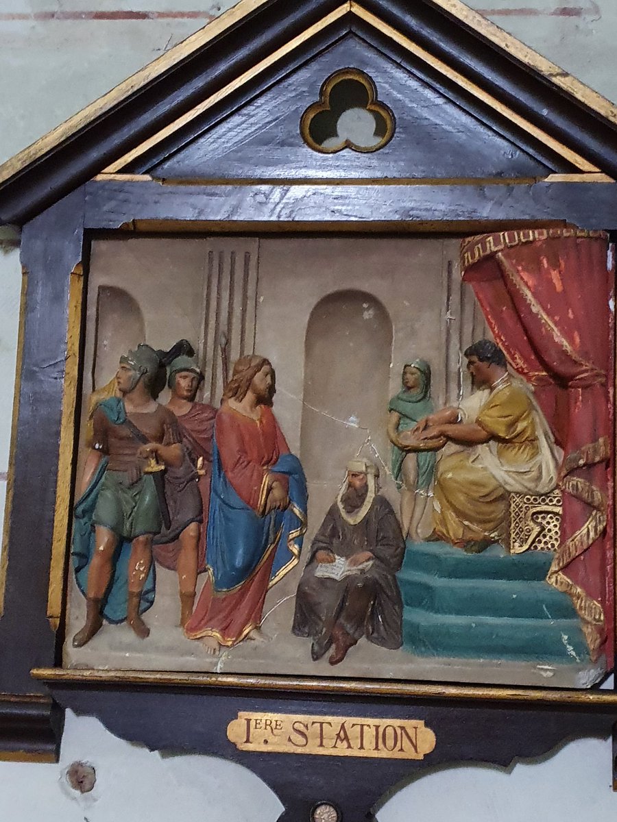 SainteTherese86's tweet photo. Ce matin du vendredi saint nous avons prié le chemin de croix en l'église Notre-Dame de Lencloître avec les mots des saints moines de Tibhirine dont le martyr était il y avait 25 ans. https://t.co/9fuaJxf9BQ
