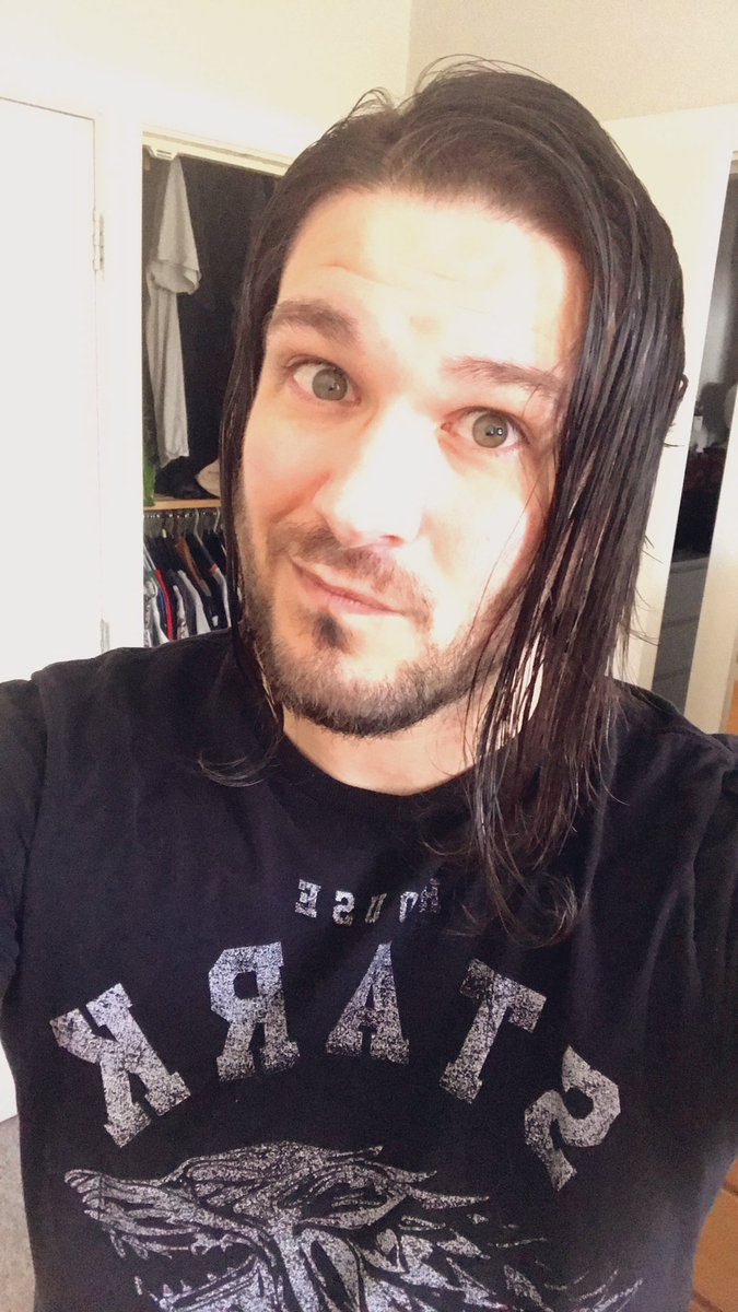 Eurymachuss's tweet photo. Holy Hannah! My hair is so long now and in dire need of a good seeing to!! #SoonTM
#lockdownhair #LockdownSkin #longweekend #longhair #undercut https://t.co/nu8dFoYQZb