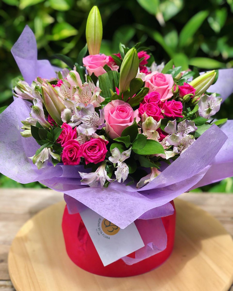 AlphaBetaFlora's tweet photo. Give people their flowers while they can still smell them 💖 https://t.co/FAXMMeD0S7