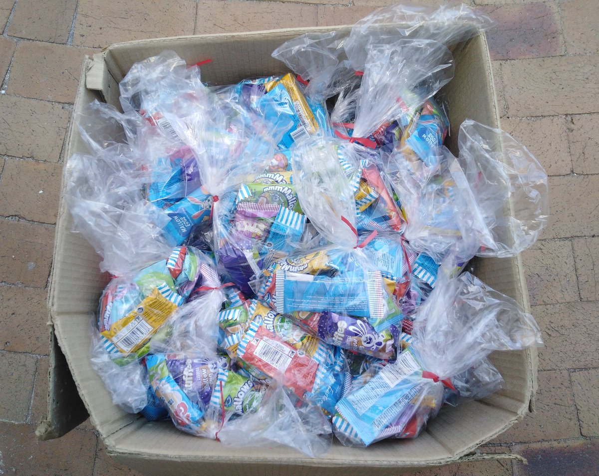 TheDylanGraham's tweet photo. Another 500 eggs packed & sealed. 2000 Easter eggs packed so far (200 party packs) ✨🥚✨🥚 #EasterWeekend2021 #CopewithHope #ForTheKids https://t.co/iHMJI4bzL2