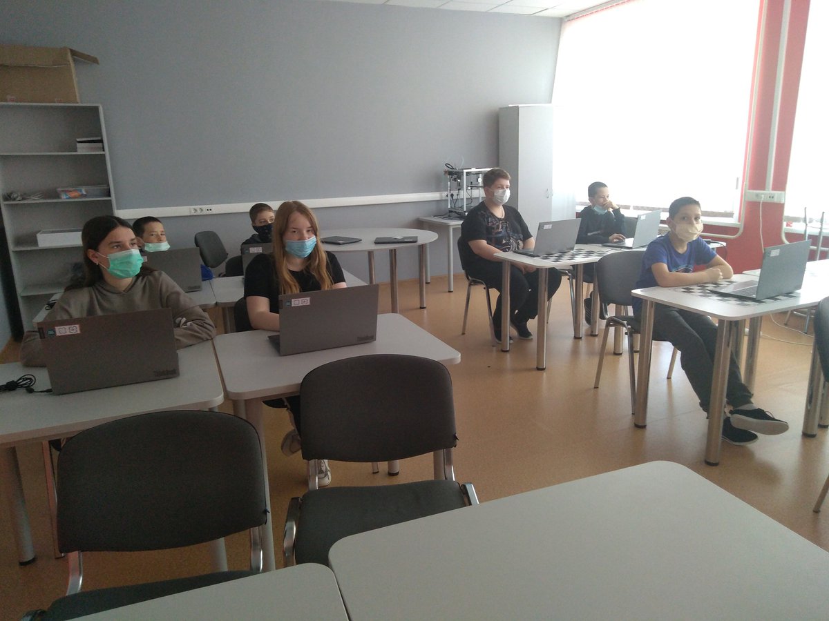Alakaevkaschool's tweet photo. Учащиеся ГБОУ СОШ с. Алакаевка на последнем в этом учебном году занятии в Самарском мобильном Кванториуме, работающем на базе ГБОУ СОШ с. Комсомольский. Образовательная программа"Промышленный дизайн". https://t.co/ONz0mg1oxl