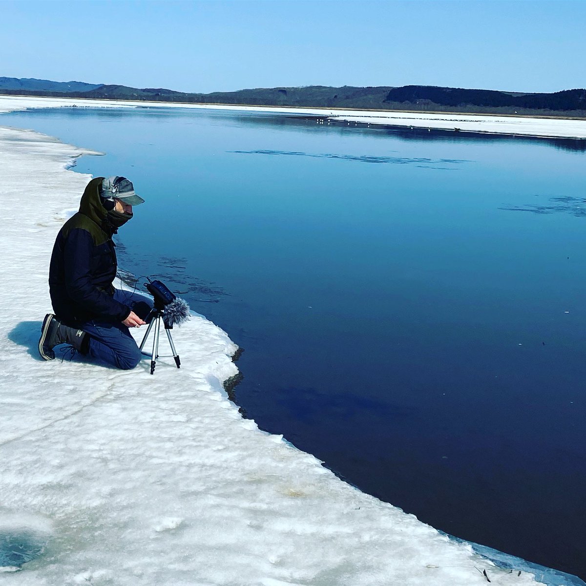 nickluscombe's tweet photo. Ice and snow field recording and radio station creating in Hokkaido. @MSCTY_SPACE #japan #fieldrecording #fieldwave @ZOOMjpn @rodemics https://t.co/frsV5DH3CK