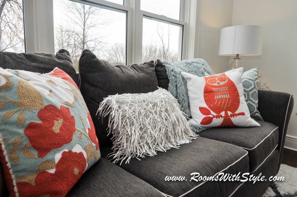 HomeStagingMN's tweet photo. So how can this not make you happy? #Sunroom #HaveSomeFun https://t.co/ktkShSxbuB