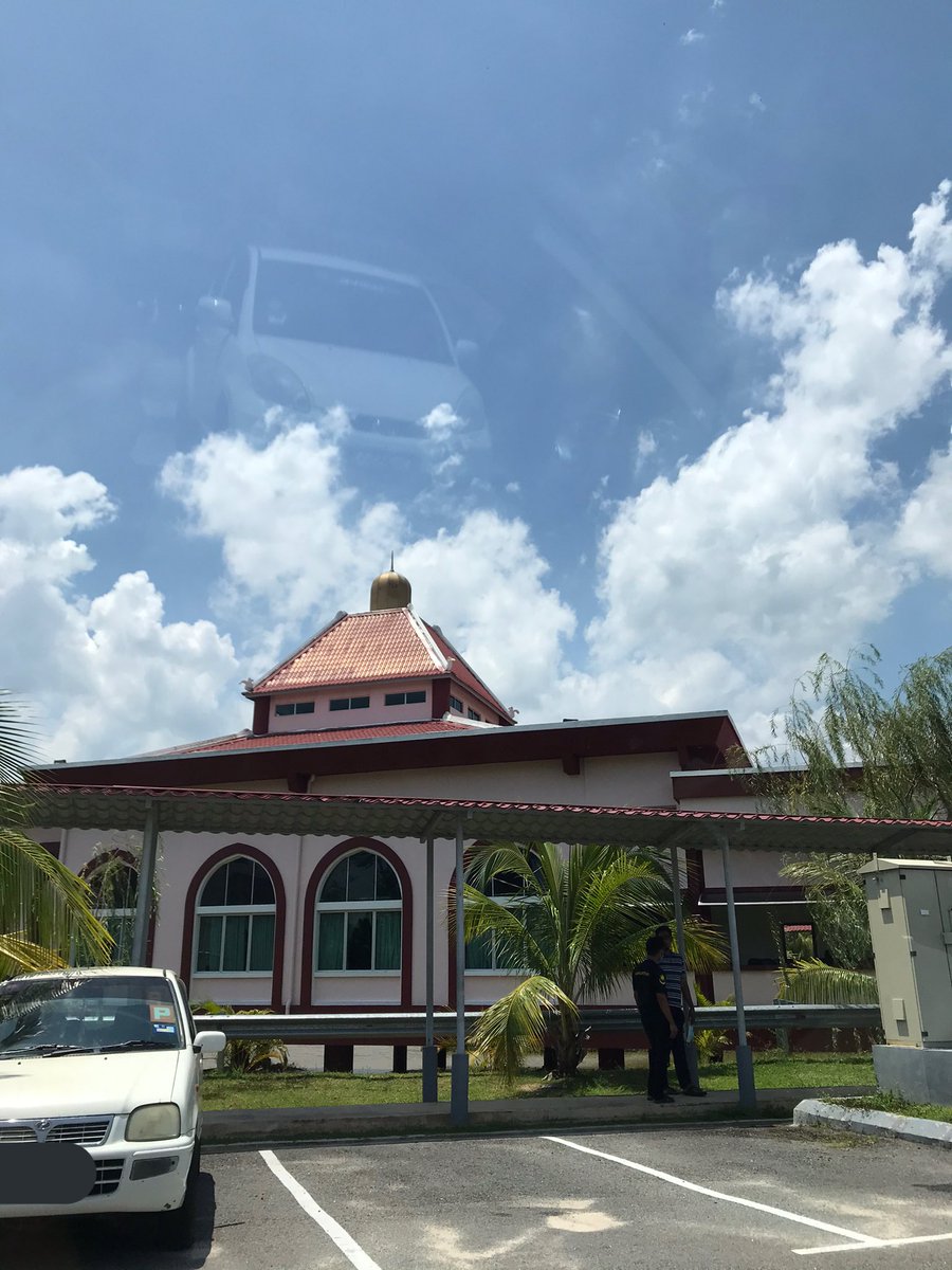 ikmalatan's tweet photo. Terkejut aku snap gambar tadi tiber ada bayangan myvi. https://t.co/DN6s2eGdEW