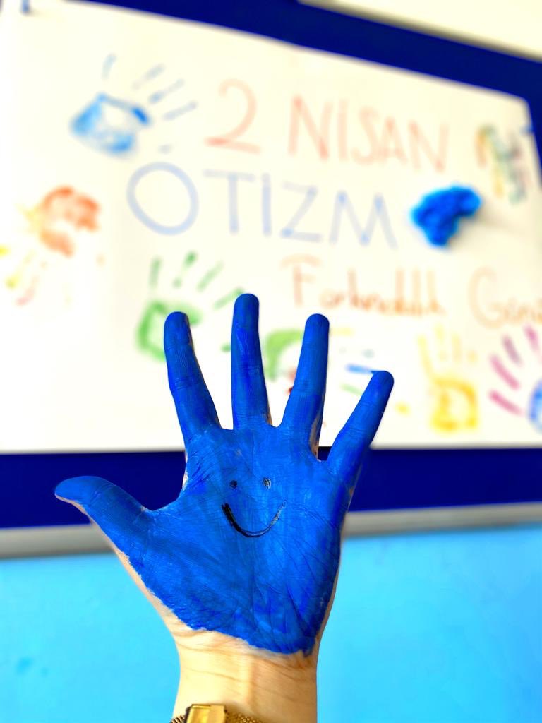 Otizm eksiklik değil farklılıktır. 
Otizmin farkındayız ve otizmli bireylerin yanındayız. <a href="/MemGungoren/">Güngören İlçe Millî Eğitim Müdürlüğü</a> <a href="/_ferhat_ozturk/">Ferhat Öztürk</a> <a href="/mrtopcu58/">m.topcu58🇹🇷</a>