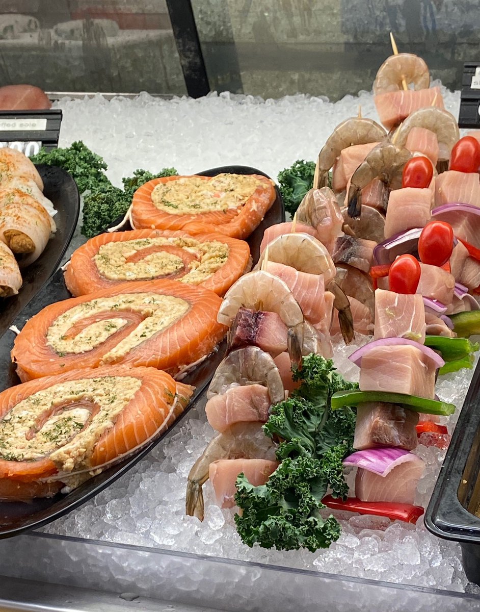 AdamsMarkets's tweet photo. Looking for your #MeatFreeMeal? 🐟🐠
Our favorite fellas in the #DeepRiverCT Seafood Department have made these incredible Kabobs!
#PopThemOnTheGrill #FishyFriday #TheySoFancy 😄 https://t.co/39NtD2oUjG