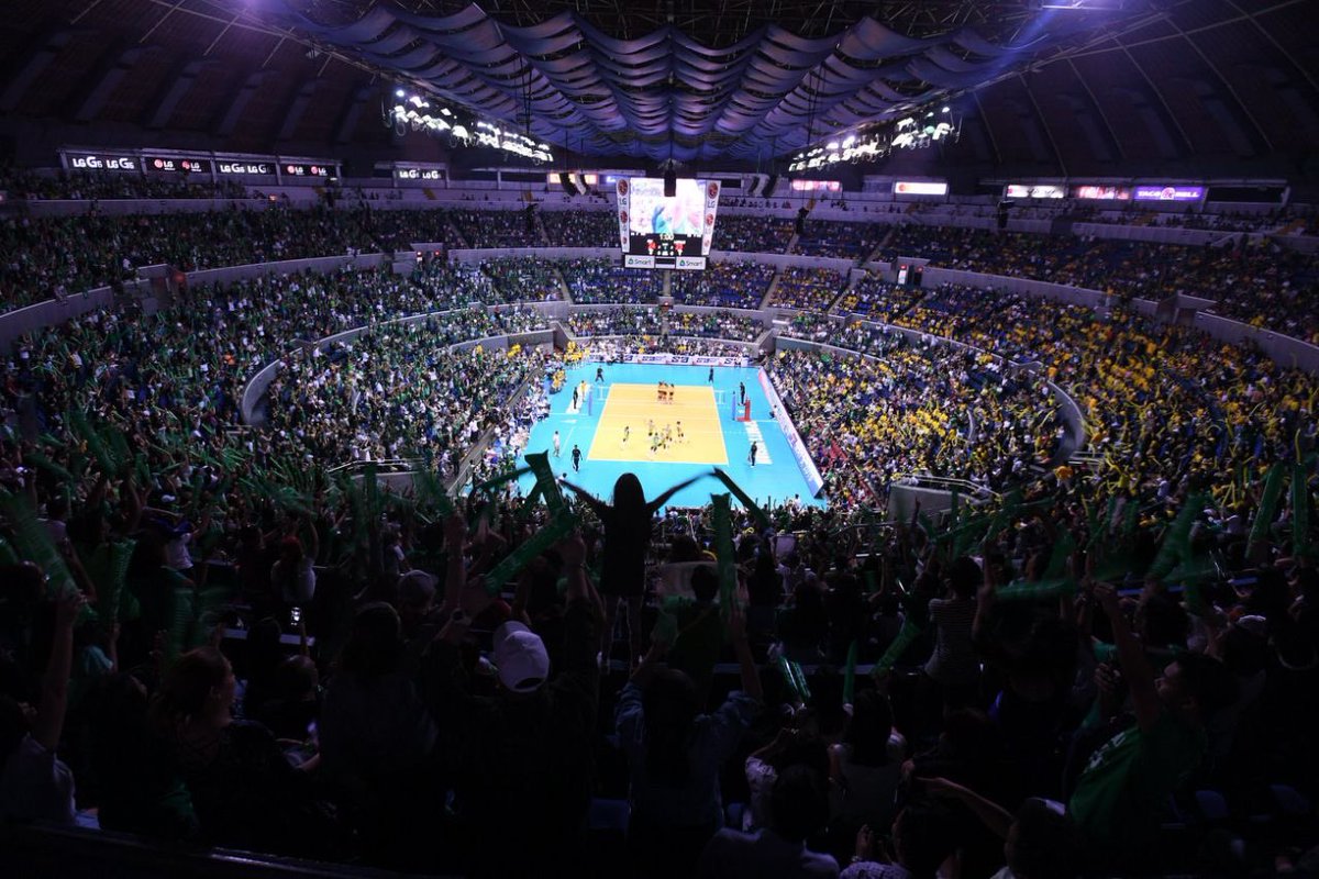 ianbruel's tweet photo. Let’s put it this way, the UAAP Season 80 Volleyball Finals had a gate attendance of 14,018. So you mean to say, mas madami pa dito yung Covid cases for today? Unacceptable. #Covid19 https://t.co/iDobWjAakX
