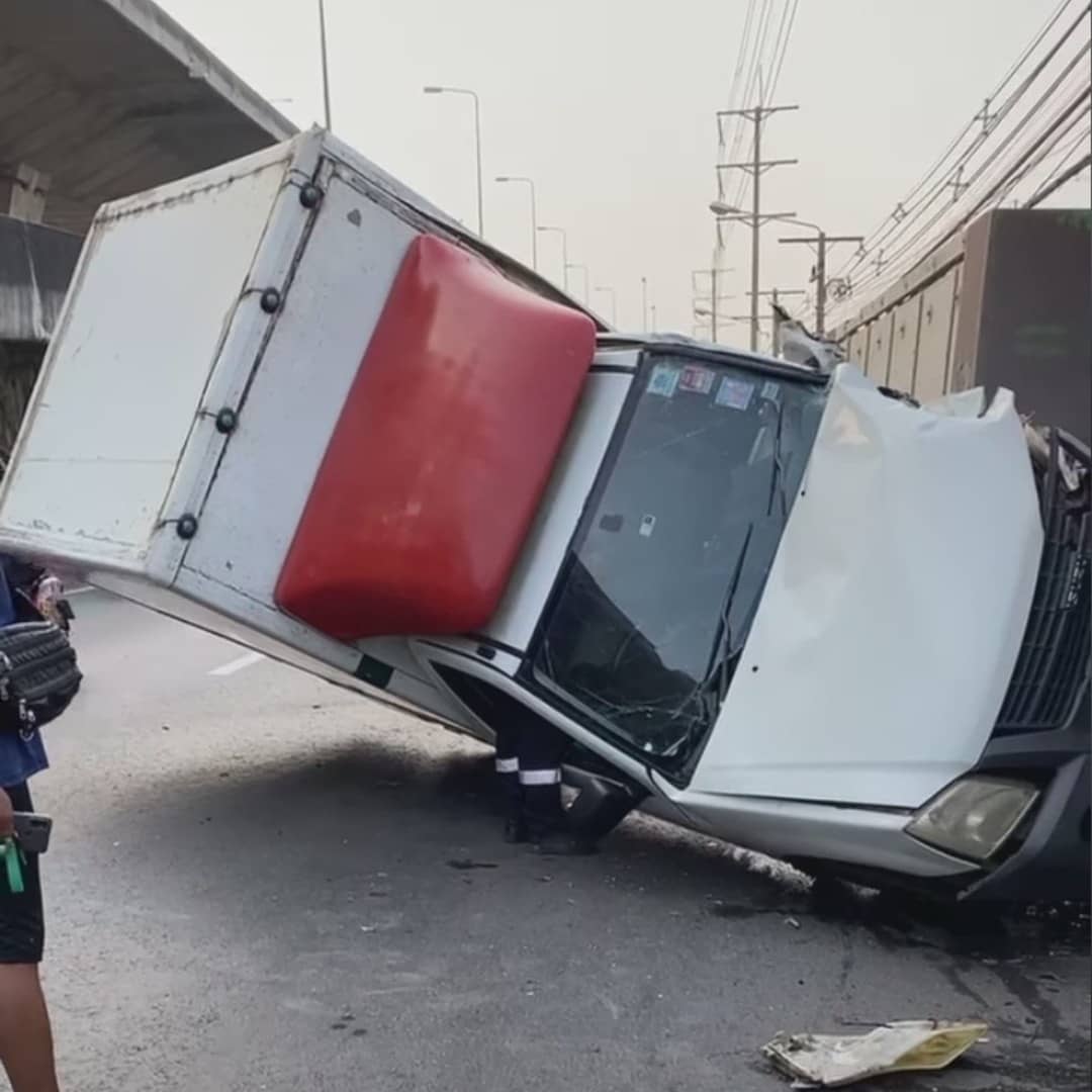 stevekaposi's tweet photo. Wildest &amp; craziest #roadaccidents #Thailand 

https://t.co/KNGuY9yAYY
#Bangkok #SteveKThailand #TACSThailand #ThailandWatch #DiscoverThailand #ThailandNews #Strange #AmazingThailand #FunnyThailand #baddriving #RoadAccidentsThailand #CrazyAccidents #ThaiStupidDrivers #fails https://t.co/TCY3hQoaRc