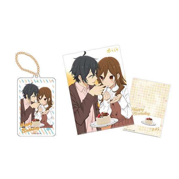 アニプレックスプラス 受付中 ホリミヤ 3月25日の堀さんの誕生日を記念したグッズセット受注受付中 Cloverworks描き下ろしイラストを使用したクリアファイルとアクリルチャームのセットです 微笑ましい２人をお見逃しなく アンテナショップでは