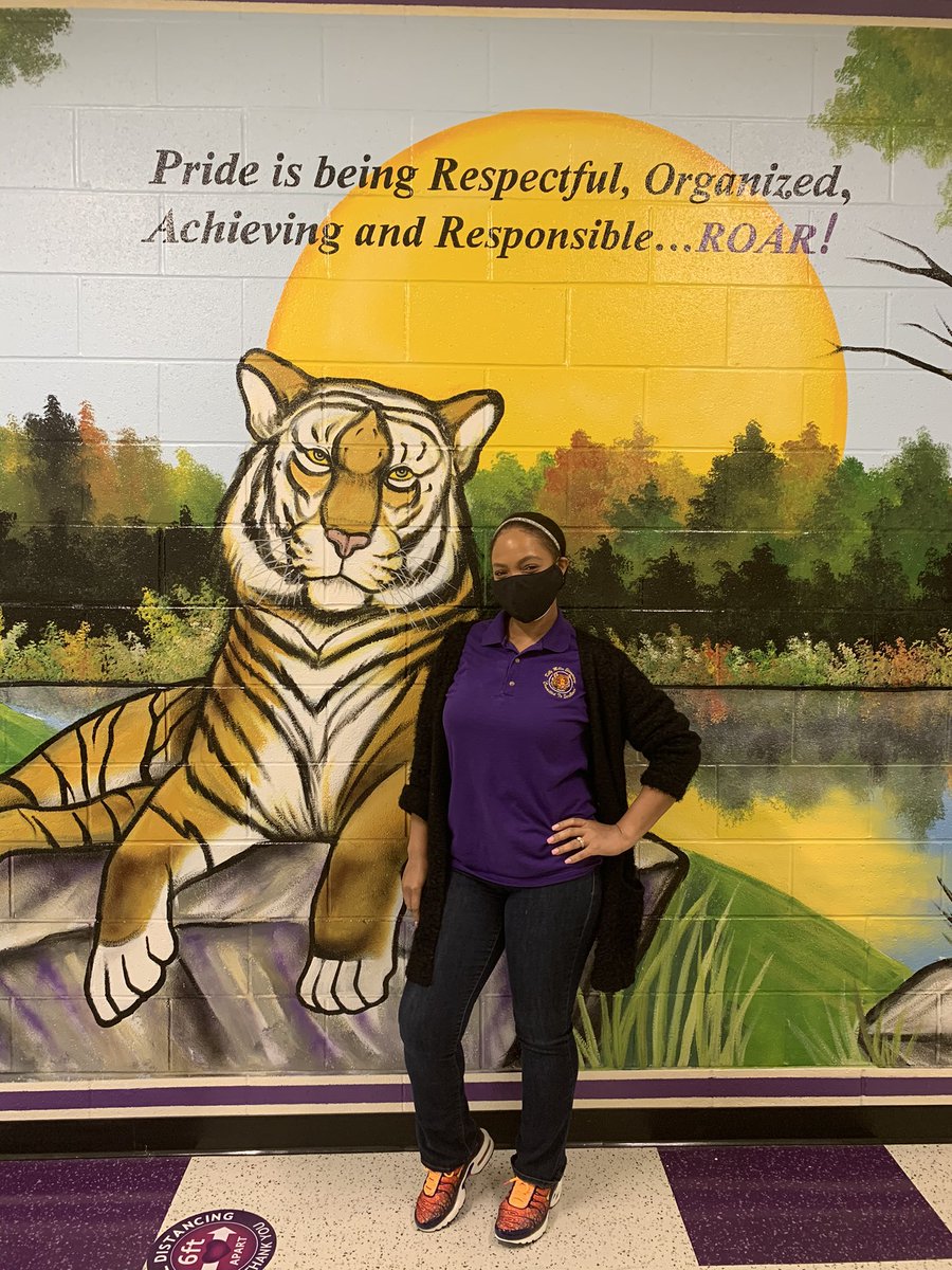 Congratulations to Mrs Ernetta Caldwell, Kelly Miller Elementary’s 2021-2022 Classified Staff of the Year! 🐯💜🤗#showedupandshowedout <a href="/KMES_Tigers/">Kelly Miller Elem.</a> <a href="/JRGreenK12/">J.R. Green</a> <a href="/TeamFairfieldSC/">FCSD</a>