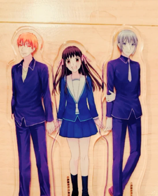 並べてたら、できるだけ不自然が無いような感じに頑張ってみました…手をつないでるように～とか寄り添ってるように～とか完璧には無理でしたが……あと台座にはめ込むと再現厳しいです…失念しておりました…(笑)【#フルーツバスケット×#チアファンクル カフェ】#フルバ #オタラボ 
