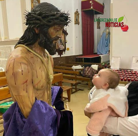 #ViernesSanto Una imagen, una mirada y mil palabras! “Pero Jesús dijo: Dejad que los niños vengan a mi, y no se lo impidáis; porque de ellos es el reino de los cielos” Cita la Biblia en Mateo 19:14.31 #LaPrevencionEsClave #UnidosEnPrevencion