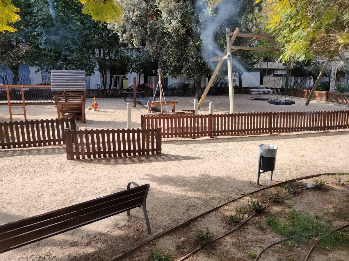 mariace1970's tweet photo. @DavidDiezH @Ossi836 @campredonet @EstarellasJose @policiadepalma @hila  Esta es la Cofradía del Viernes Santo en el Parque de Can Simonet. https://t.co/1OqXbjYFjZ