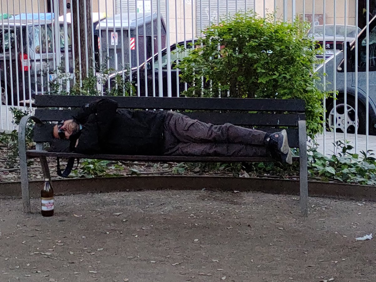 <a href="/DavidDiezH/">David Díez</a> <a href="/Ossi836/">Ossi836</a> <a href="/campredonet/">🌳Camp Redó🌳</a> <a href="/EstarellasJose/">Jose Estarellas</a> <a href="/policiadepalma/">Policia de Palma</a> <a href="/hila/">Jose Hila</a>  Esta es la Cofradía del Viernes Santo en el Parque de Can Simonet.