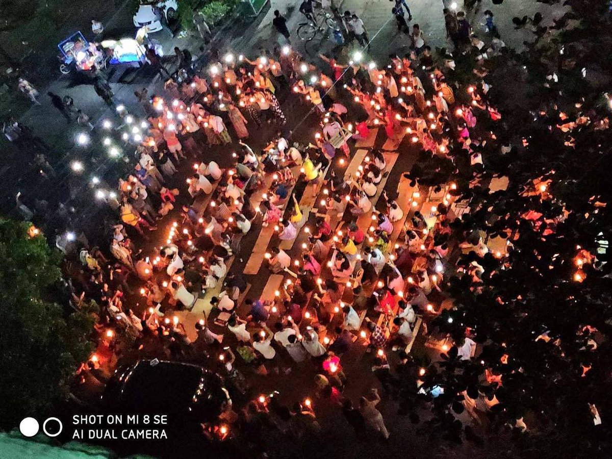 Candlelight vigil in #Tamwe. #WhatsHappeninglnMyanmar #Apr2Coup