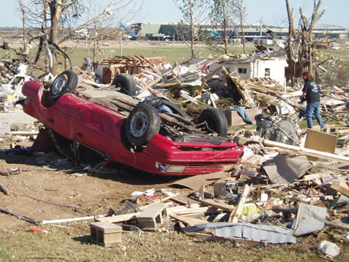 JamesBryantWX's tweet photo. April 2nd, 2006 featured a severe weather outbreak. 3 storms dropped up to grapefruit size hail in eastern Arkansas and two long track F3 tornadoes were spawned. Due to the terrain and time of day, these storms where highly photographed. 5" hail tied for the state record. #arwx https://t.co/43aSLvOAFi