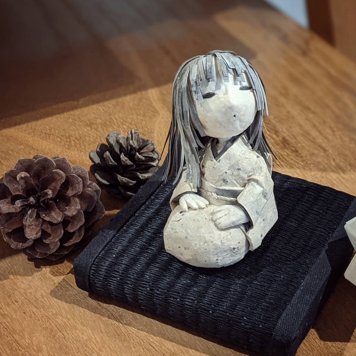 re_bell_offl's tweet photo. 【Fruto de la Luna】
手漉き和紙を主な素材として作品作りをしてます✨
1cm角の和紙を折って組み合わせたジュエリー、和紙を使用した紙塑人形や絵。お楽しみいただければ幸いです!
#手漉き和紙
#ジュエリー
#紙塑人形
#origami
#paper
#washi
#Japan
#corsoyard
#可児葉月 https://t.co/23WLjp8ihF