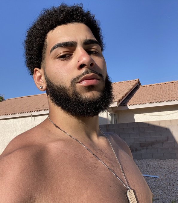 Watch gorillaglue327's leaked NSFW photo on TwXstars