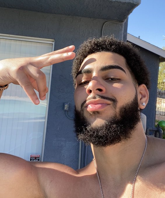 Watch gorillaglue327's leaked NSFW photo on TwXstars