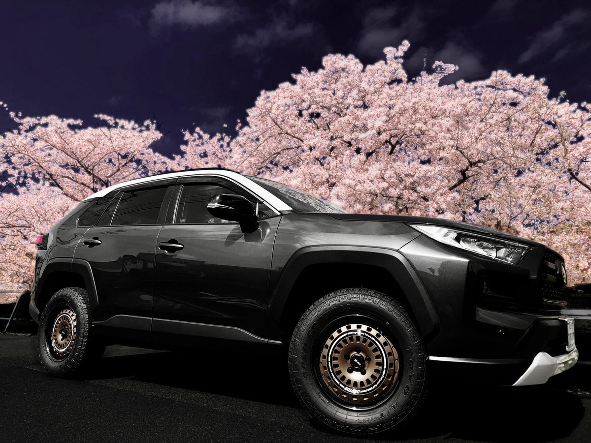 tanabe61673631's tweet image. up40装着のRAV4で会社近くの桜をバックに撮影
満開でとても綺麗でした♪
アゲカスタムされているお写真も多くワクワクしながら拝見しております❗️

桜の見頃も明日、明後日が見頃と言うところもありますが、撮影の際は交通ルール守って、注意して撮影をしましょう！

#桜

#tanabe
#DEVIDE 
#rav4